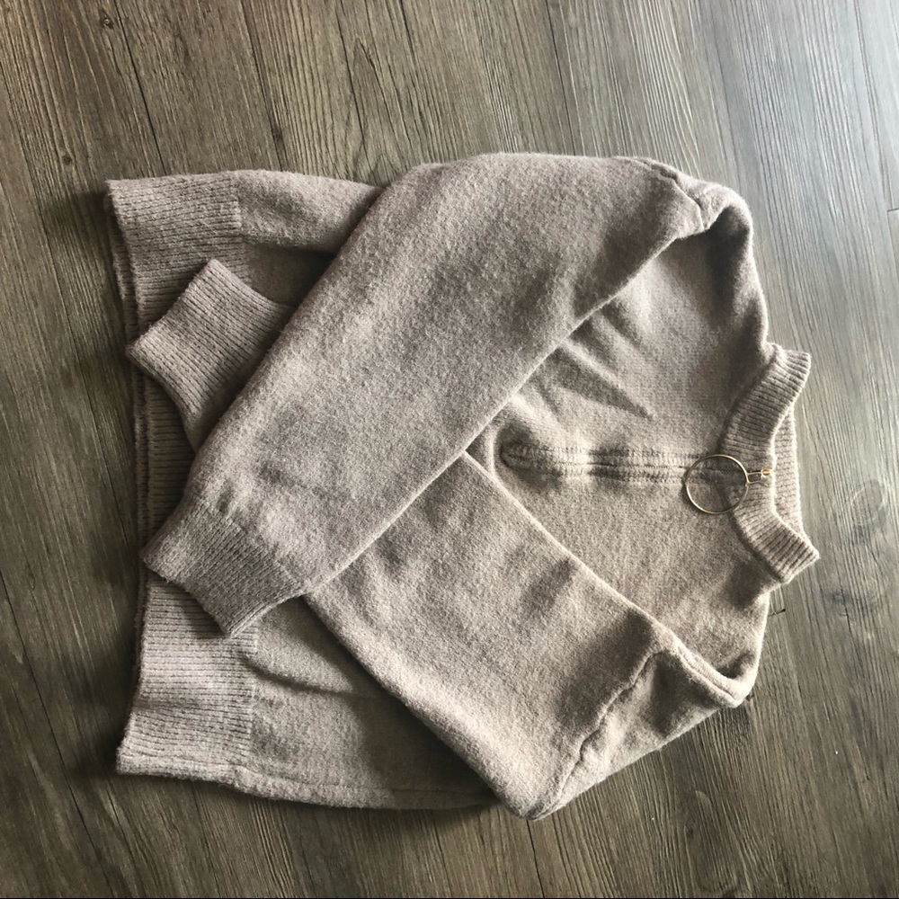 M99 Studio Beige Zip Up Cropped Hoodie